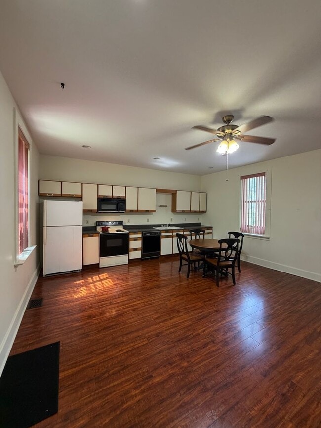 Photo - 1295 Lake Ave Unit Apt.#4
