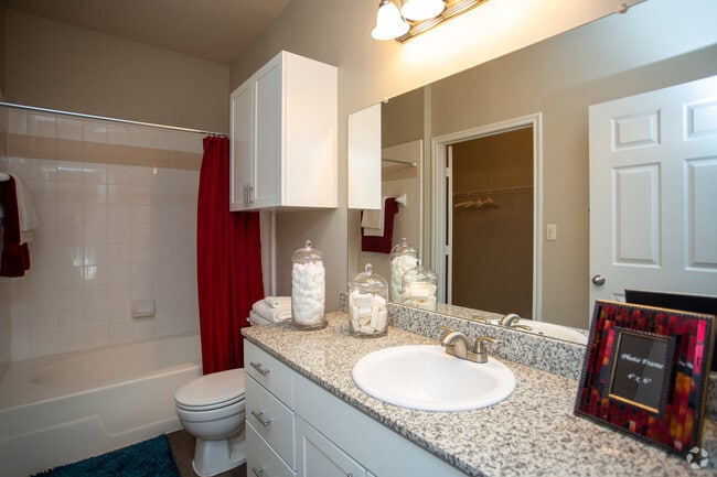 Model Oregon B2 2BDx2BA 1147SF - Village of Hawks Creek