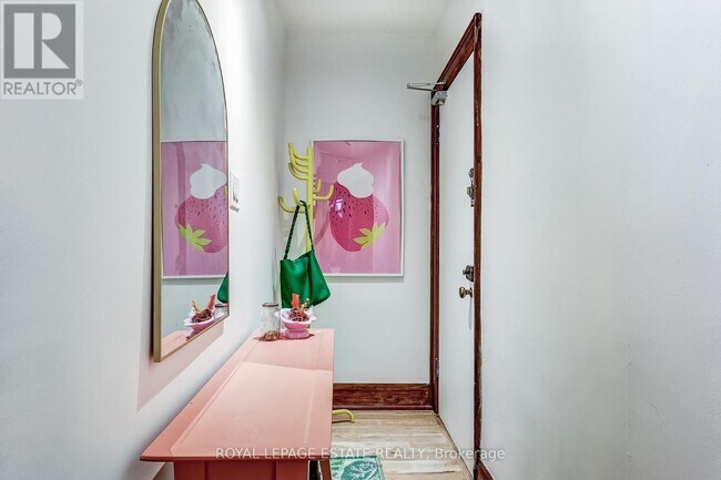 Photo - 922 Bathurst St Unit 6