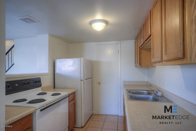 Building Photo - 2Bed/1Bath House at 48th/Broadway! JOIN TH...