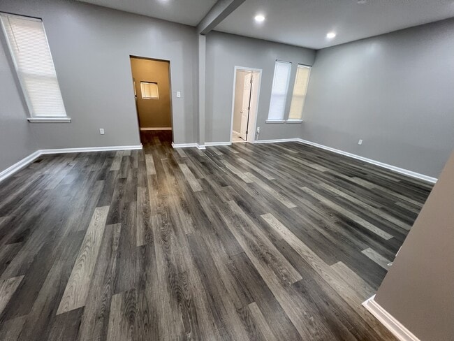 Building Photo - 3320 Gwynns Falls Pky Unit B