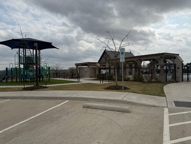 Photo - 1121 Knightsbridge Rd