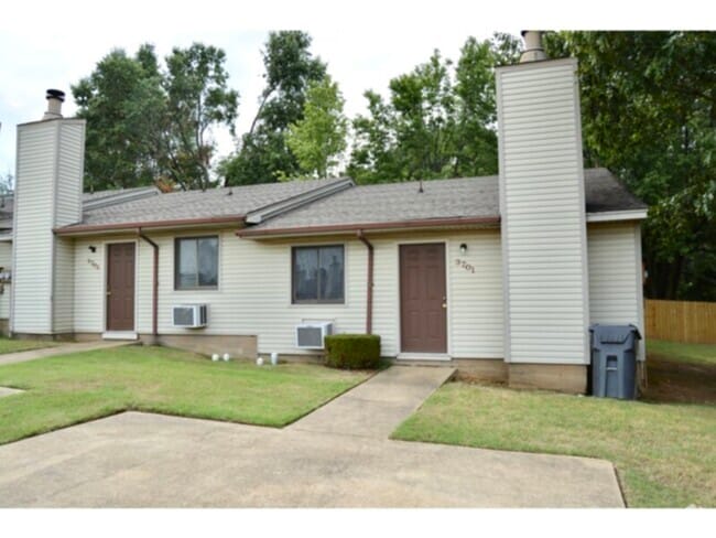 Building Photo - Lakewood Apartments: Premium Location