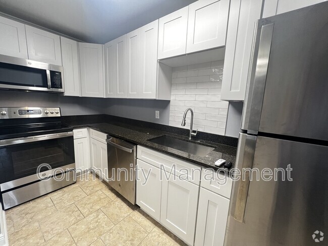 Building Photo - 10444 Jefferson Hwy Unit Apt D