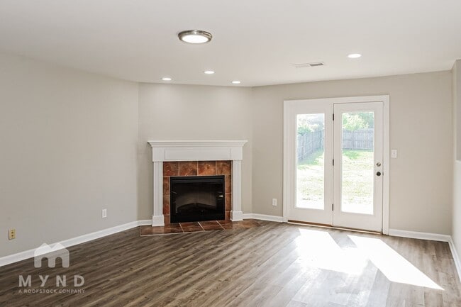 Photo - 3225 Lakeland Dr SW