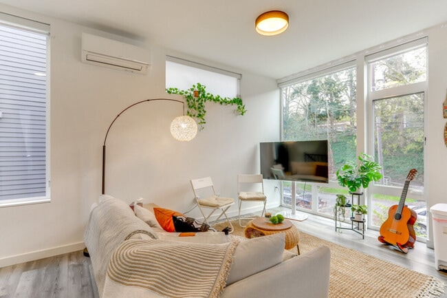 Photo - 128A W Florentia St Unit SI ID1520970P