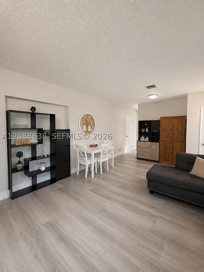 8260 SW 27th St
