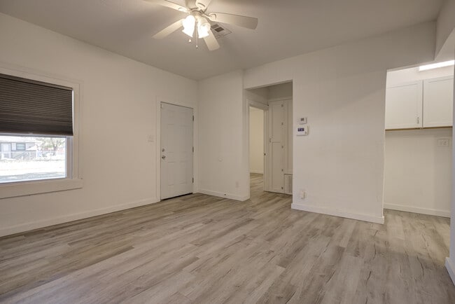 Photo - 404 N Findlay Ave