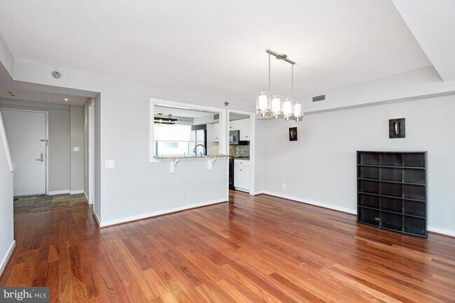 Photo - 7 N Christopher Columbus Blvd Unit 223