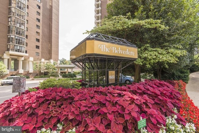 Photo - 1600 N Oak St Unit 207