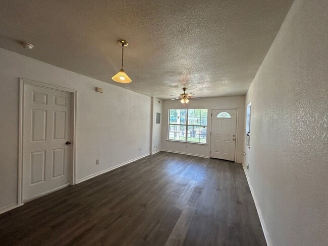 Building Photo - COMING SOON! Cute 3 Bedroom, 1 Bath Close to Downtown San Antonio.