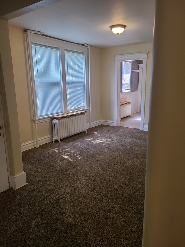 15 E 10th St Unit 2
