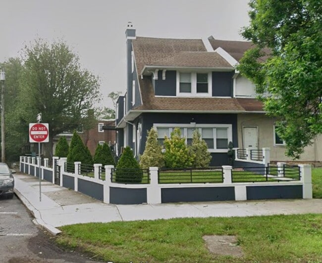 Photo - 5115 E Roosevelt Blvd Unit B