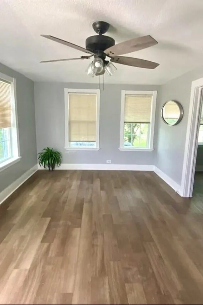 Photo - 623 W 5th St