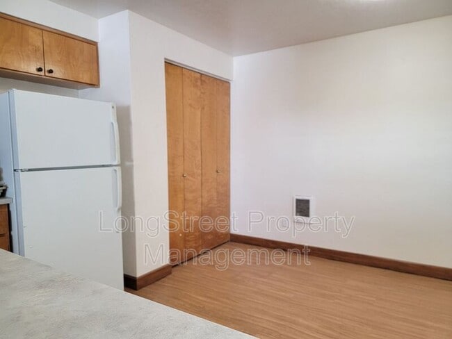 Photo - 627 3rd St SE