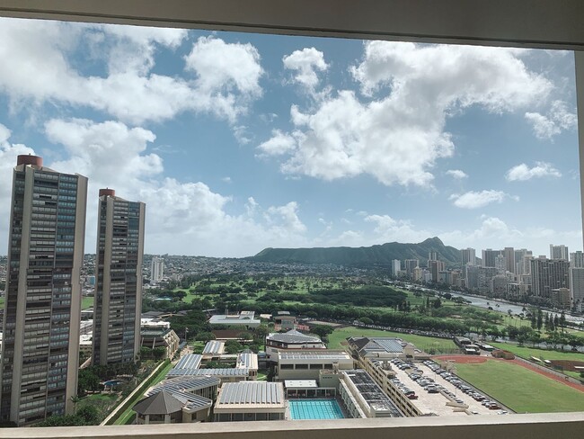 Ala Wai Plaza Skyrise Updated Unit! - Ala Wai Plaza Skyrise Updated House Unit!