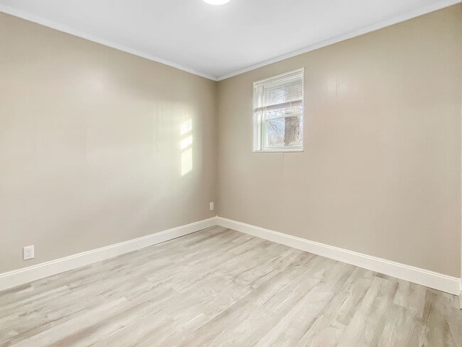 Photo - 104 S Beechtree St Unit A