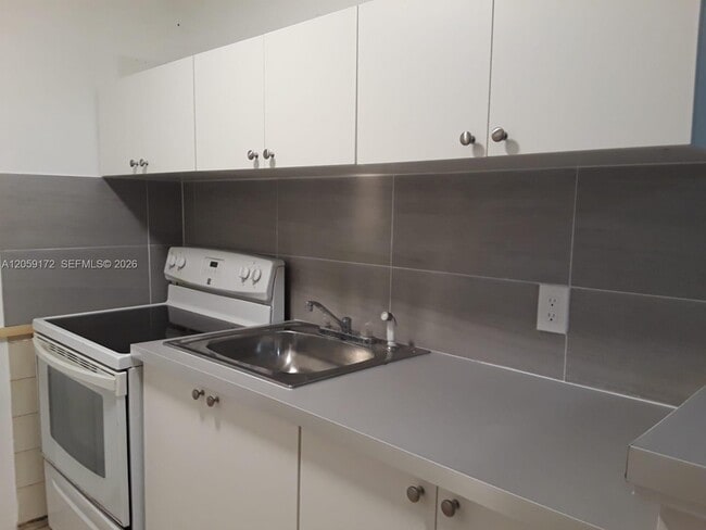 Photo - 5647 Hayes St Unidad A