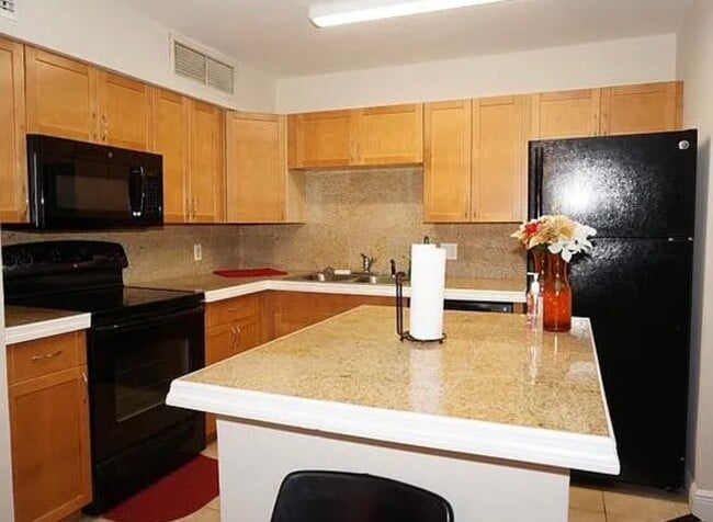 Photo - 375 Lake Ontario Ct Unit 201