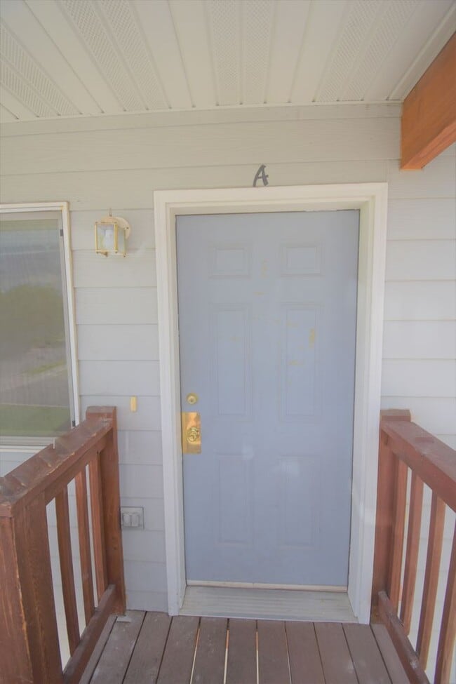 Photo - 3 Bedroom with DETACHED GARAGE! Great Cent... Unidad A