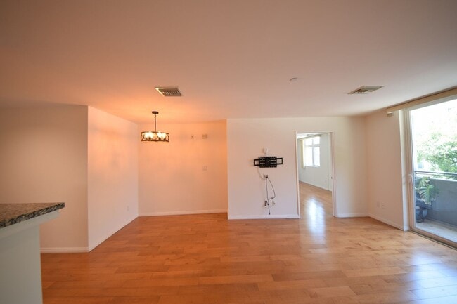 12222 Wilshire Blvd Unit 208