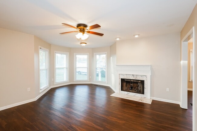 Photo - 1127 Cason Ln