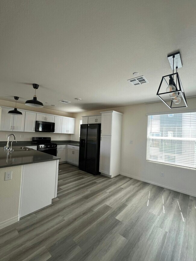 Photo - 3736 Enchanted Sky St