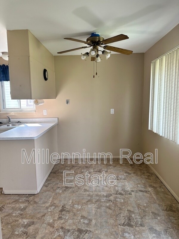 Photo - 27532 O'Neil St