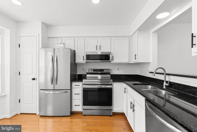 Photo - 219 Frazer Dr