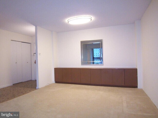 Photo - 5300 Holmes Run Pkwy Unidad 1218