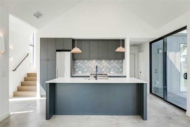 Photo - 2615 Willow St