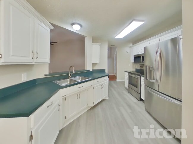 Photo - 2103 Academy Way