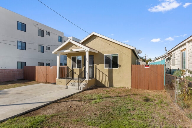 Photo - 1443 W 36th Pl