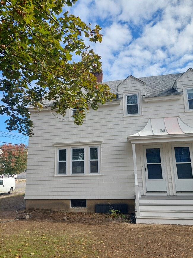 Building Photo - 1 Dunklee St Unit 1 Dunklee St