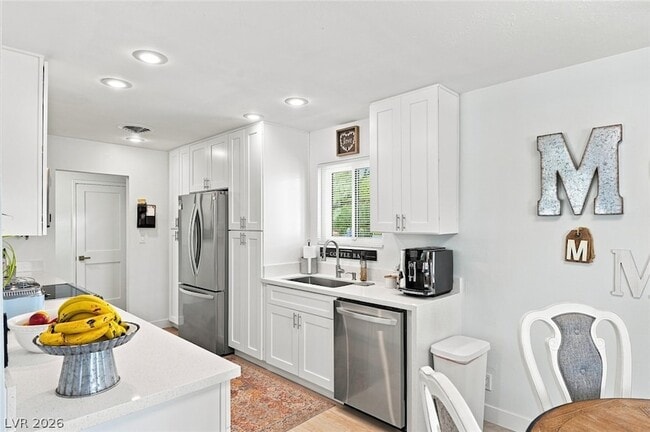 Photo - 609 Sierra Ln
