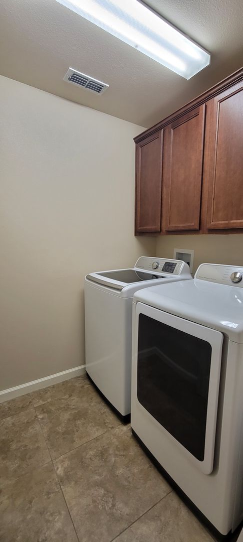 Photo - End Unit Condo In Highland Park Subdivision