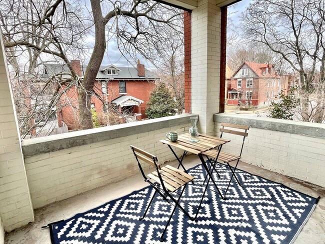 Photo - 2317 Klemm St Unit 3N