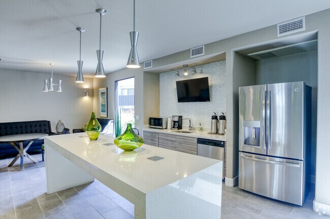 Clubhouse - 4200 Paradise