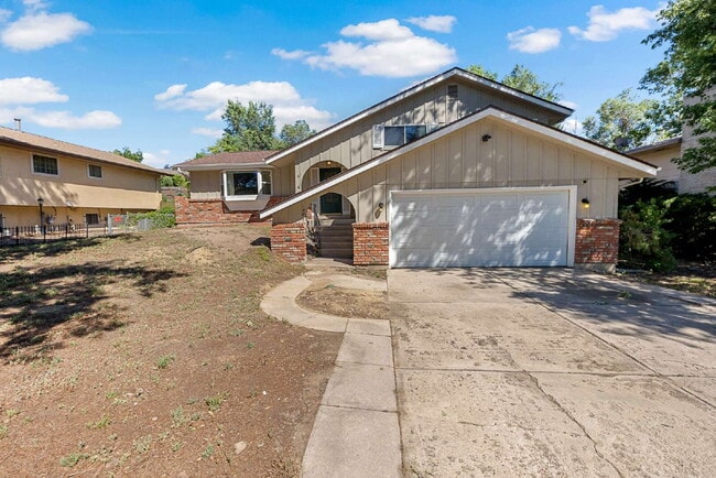 Building Photo - 4-Bedroom Multi-Level Home with Fresh Paint, Refreshed Deck, and Multiple Living Areas