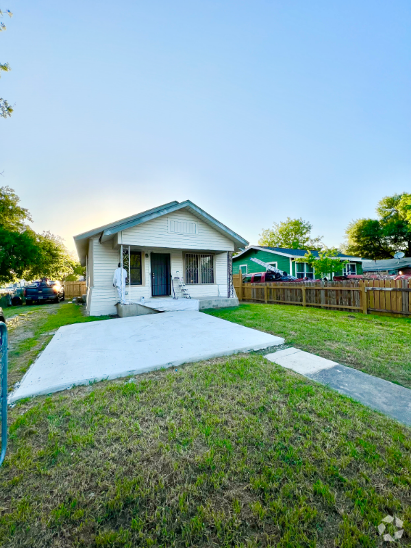 Building Photo - 4611 S Hackberry St Unit 101 Rental