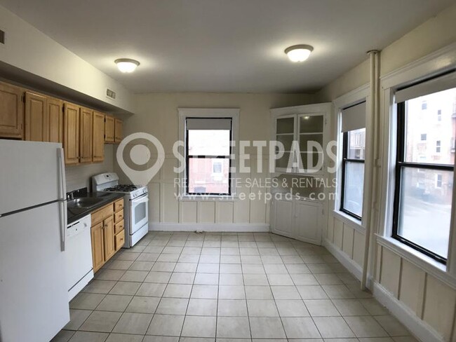 Building Photo - 4 bedroom in Brookline MA 02446 Rental