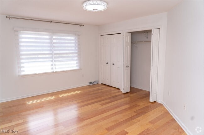 Building Photo - 5469 Riverview Dr Rental