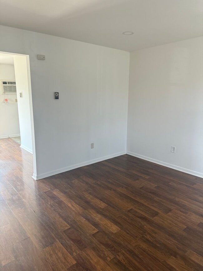 Photo - Spacious 4 Bedroom 2 1/2 bathroom Townhome