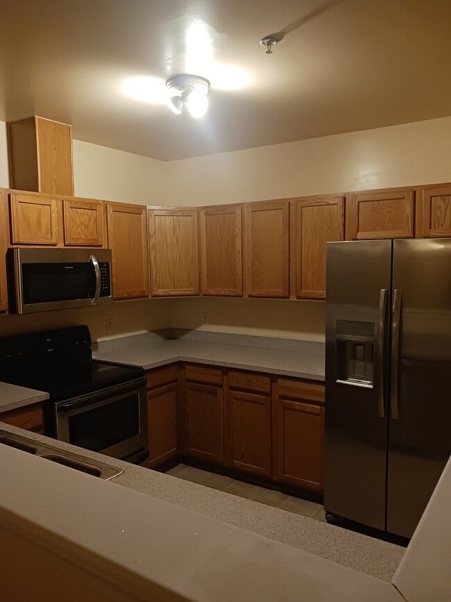 Kichen - 2557 John R St Unit 2557