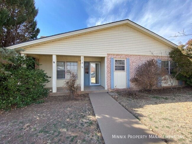 Photo - 1001 Itasca St