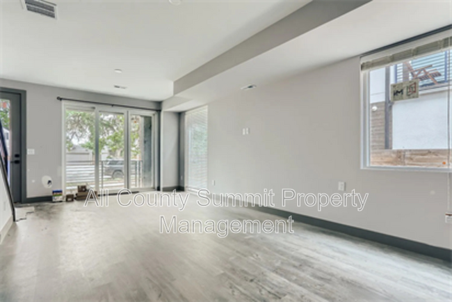 Photo - 1567 King St