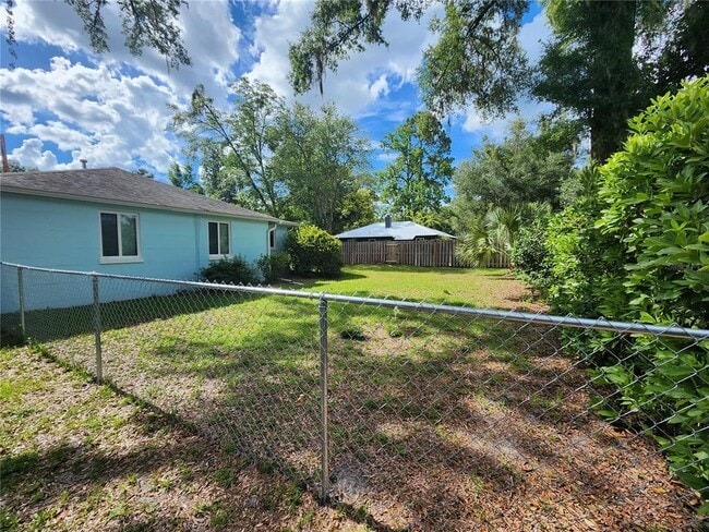 Photo - 1014 NE 10th Pl
