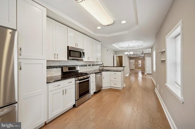 Photo - 2354 Duncan St