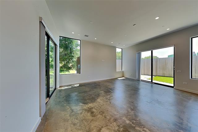 Photo - 906 Blackland Ct