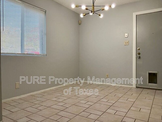 Photo - 1307 Green Downs Dr